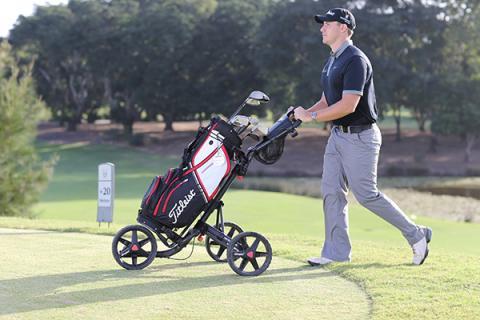 bolsa de carro en el campo de golf